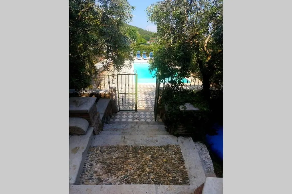 Villa Nel Verde Ai Ronchi, Gavardo.