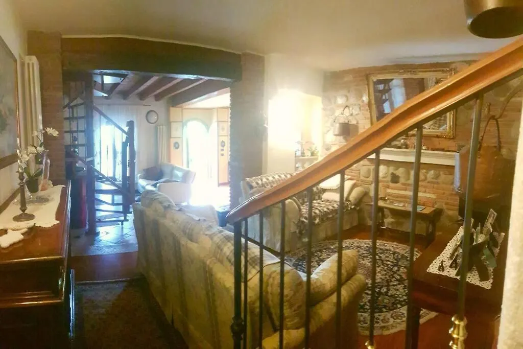 Villa Nel Verde Ai Ronchi, Gavardo.  Gavardo
